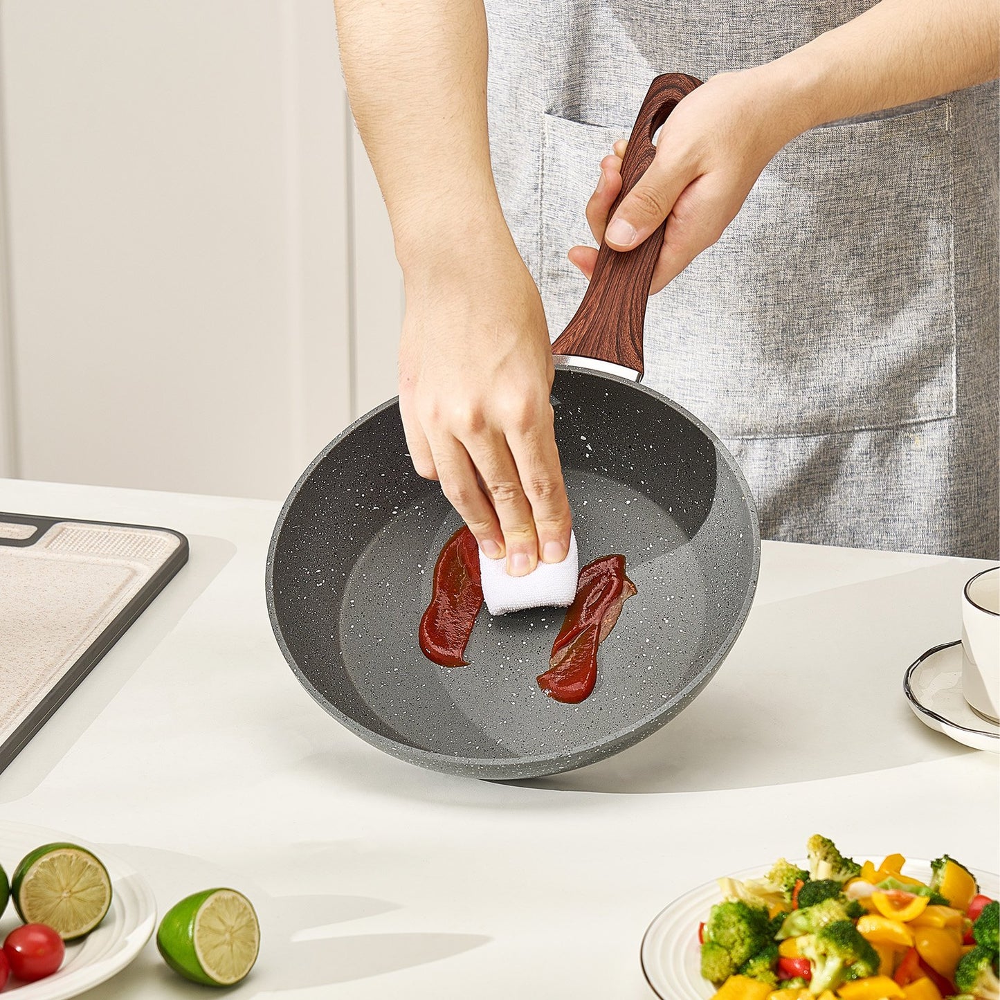 VEVOR Frying Pan Skillet, Aluminum Egg Fry Pans, 3 Piece Set (250, 280, 325 mm), Nonsitck Heavy-Duty Skillets with Heat-Resistant Handle, Chef's Kitchen Cookware, for Gas, Electric, Induction, Grey